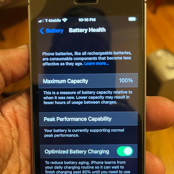 Apple iPhone SE 2016 1st Generation 32GB Unlocked. USB cable & charging block. - Picture 7 of 8